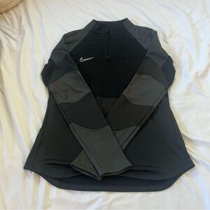 nike half zip. warm but lightweight.